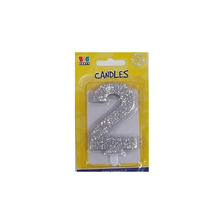 Candelina di cera  8 cm numero 2  di colore argento  con brillantini incorporati   pz 1