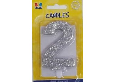 Candelina di cera  8 cm numero 2  di colore argento  con brillantini incorporati   pz 1