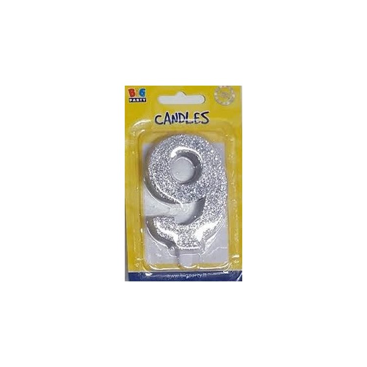 Candelina di cera  8 cm numero 9 di colore argento  con brillantini incorporati   pz 1