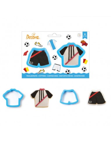 Kit 2 Tagliapasta  tema Calcio , panaloncini e maglietta     in Plastica    8 x 7    e 6 x 5 H 2,2  Cm DECORA