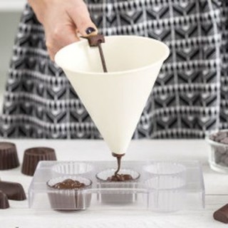 Imbuto dosatore in plastica per alimenti : fluidi , cioccolato , gelatina , ghiaccie o creme liquide . 1 pz  DECORA