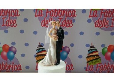 Personaggi per Torte: Sposi con Bouquet di fiori   / Cake Topper / STATUINA SPOSI CON BOUQUET DI FIORI  per Matrimonio - L 7 cm x H 15 cm - 1 pezzo
