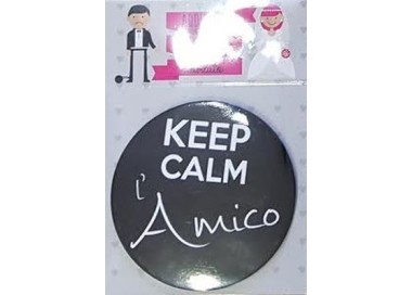 SPILLA COCCARDA in latta   " KEEP CALM  L' AMICO   " addio al Celibato o scherzo matrimonio pz 1