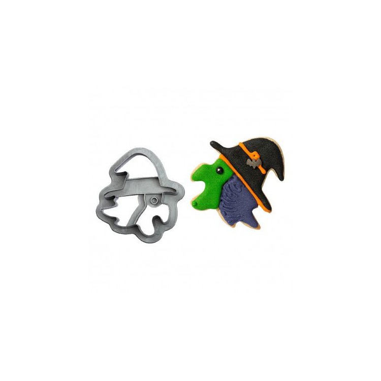 TAGLIAPASTA BEFANA ad  IMPRESSIONE  IN PLASTICA  Misura Faccia Befana   8 x 7,6  x h 2 Cm 1 pz DECORA