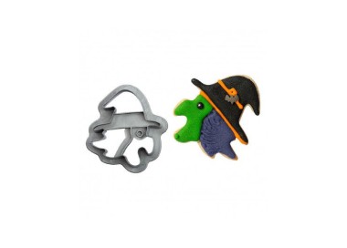 TAGLIAPASTA BEFANA ad  IMPRESSIONE  IN PLASTICA  Misura Faccia Befana   8 x 7,6  x h 2 Cm 1 pz DECORA
