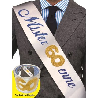 FASCIA CON SCRITTA GLITTER MISTER 60ENNE IN CONFEZIONE REGALOLunghezza 96 cm x 11 cm larghezza - fascia in poliestere - 1 pezzo