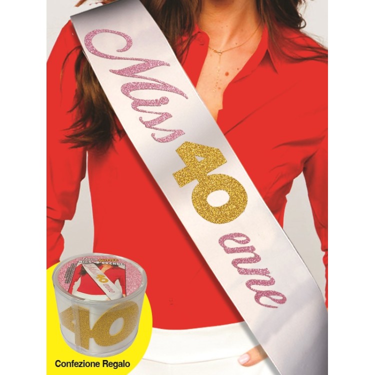 FASCIA CON SCRITTA GLITTER MISS 40ENNE IN CONFEZIONE REGALOLunghezza 96 cm x 11 cm larghezza - fascia in poliestere - 1 pezzo