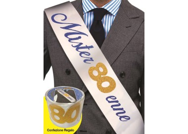 FASCIA CON SCRITTA GLITTER MISS 80 ENNE IN CONFEZIONE REGALOLunghezza 96 cm x 11 cm larghezza - fascia in poliestere - 1 pezzo